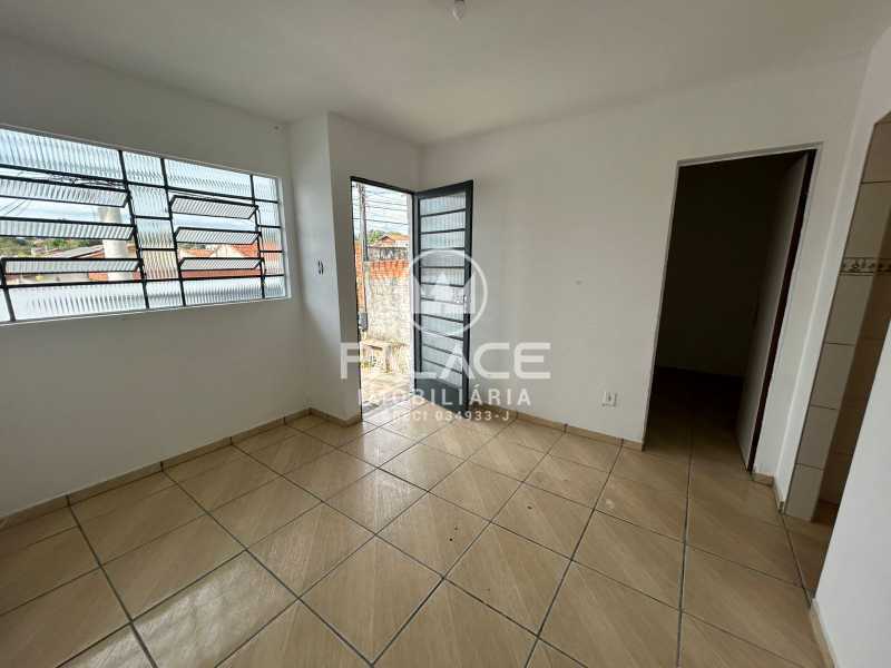 Casa para alugar com 3 quartos, 38m² - Foto 3