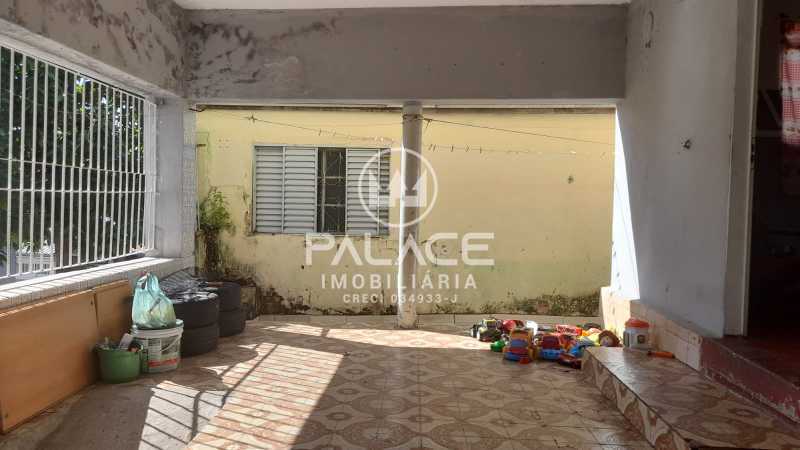 Casa à venda com 3 quartos, 190m² - Foto 2