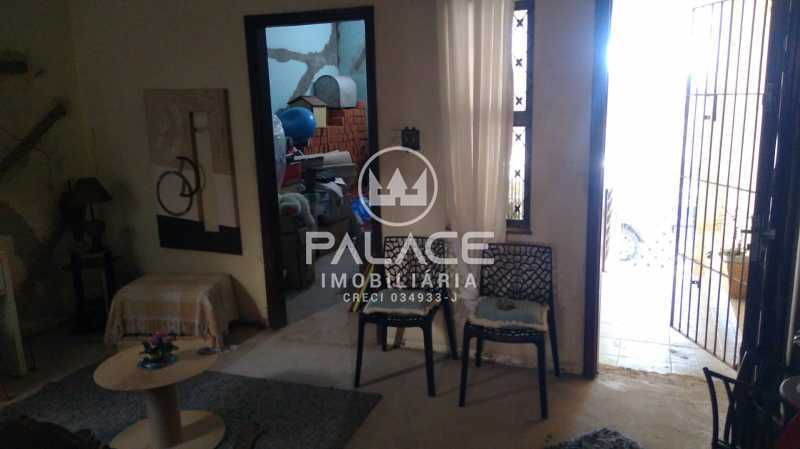 Casa à venda com 2 quartos, 120m² - Foto 1