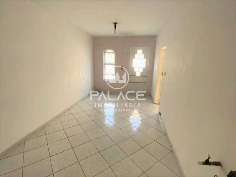Casa à venda com 3 quartos, 150m² - Foto 1