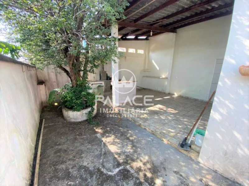 Casa à venda com 3 quartos, 150m² - Foto 2