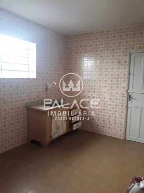 Casa à venda com 2 quartos, 70m² - Foto 4