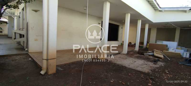Casa para alugar com 4 quartos, 383m² - Foto 1