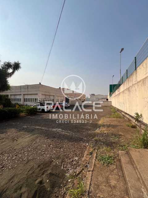 Loja-Salão para alugar, 1127m² - Foto 1