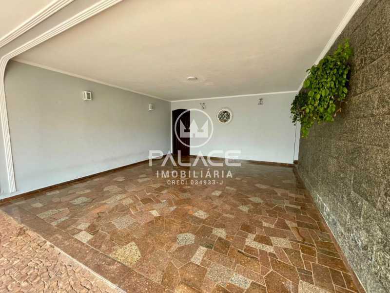 Casa para alugar com 3 quartos, 180m² - Foto 1