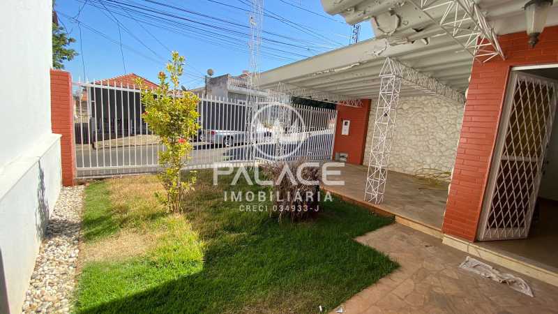 Casa à venda e aluguel com 3 quartos, 185m² - Foto 1