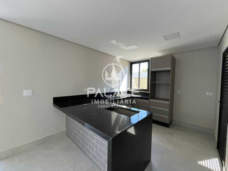 Casa de Condomínio para alugar com 3 quartos, 240m² - Foto 2