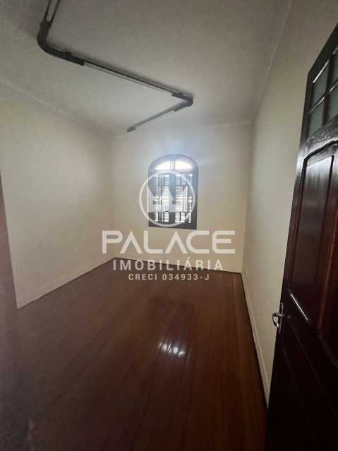 Casa Comercial para alugar com 10 quartos, 342m² - Foto 1