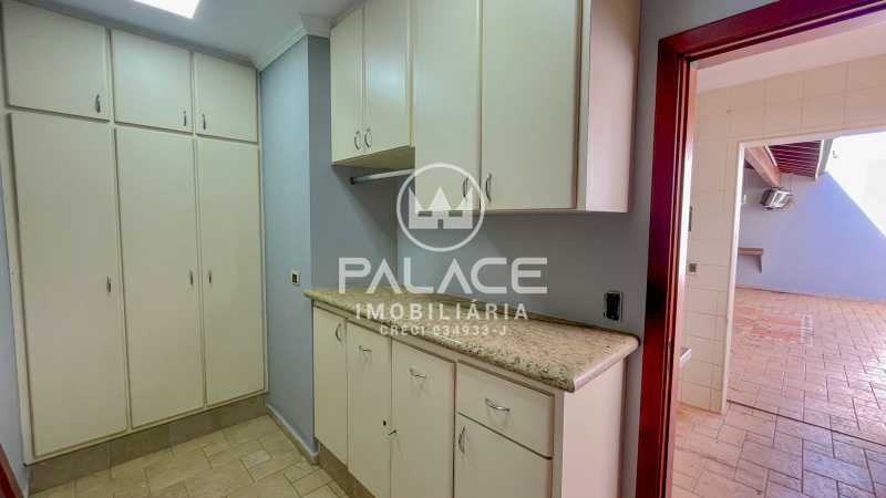 Casa para alugar com 4 quartos, 297m² - Foto 11