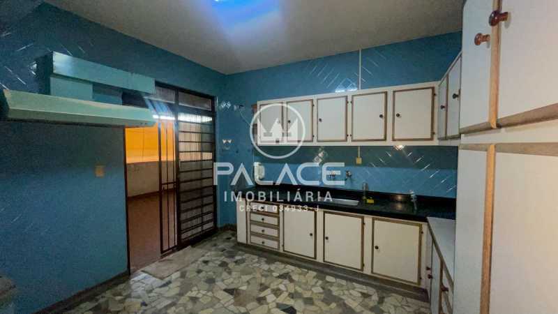 Casa para alugar com 4 quartos, 253m² - Foto 8