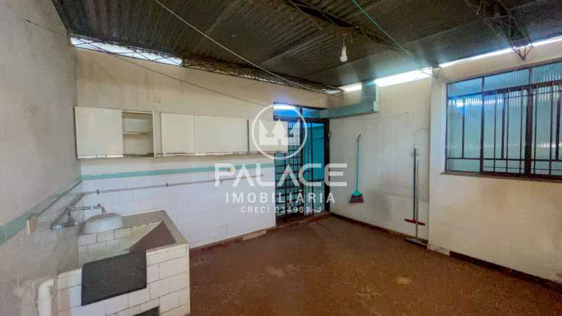 Casa para alugar com 4 quartos, 253m² - Foto 10
