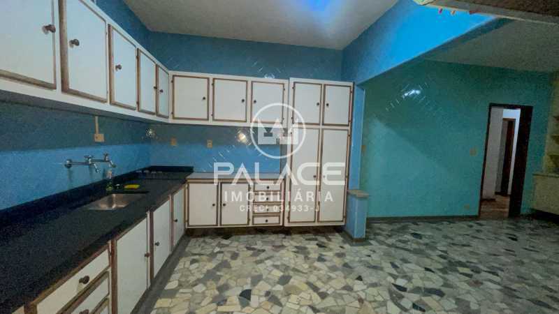 Casa para alugar com 4 quartos, 253m² - Foto 9