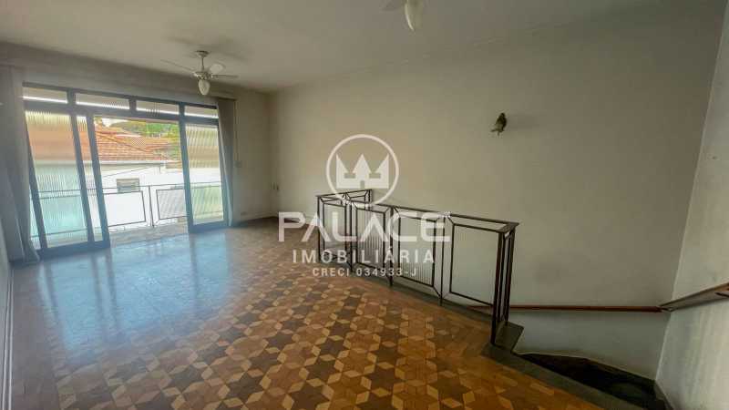 Casa para alugar com 4 quartos, 253m² - Foto 1