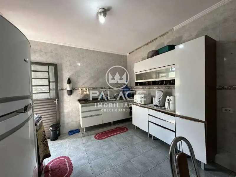 Casa à venda com 2 quartos, 70m² - Foto 4