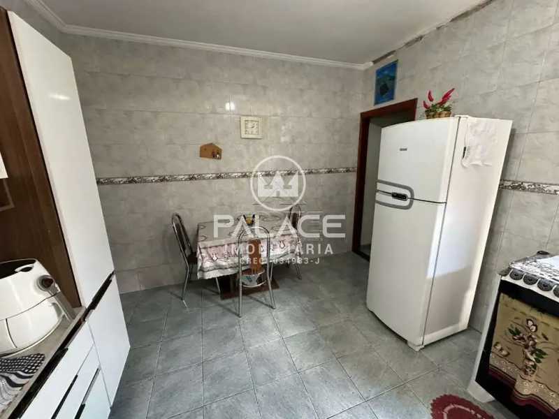 Casa à venda com 2 quartos, 70m² - Foto 5