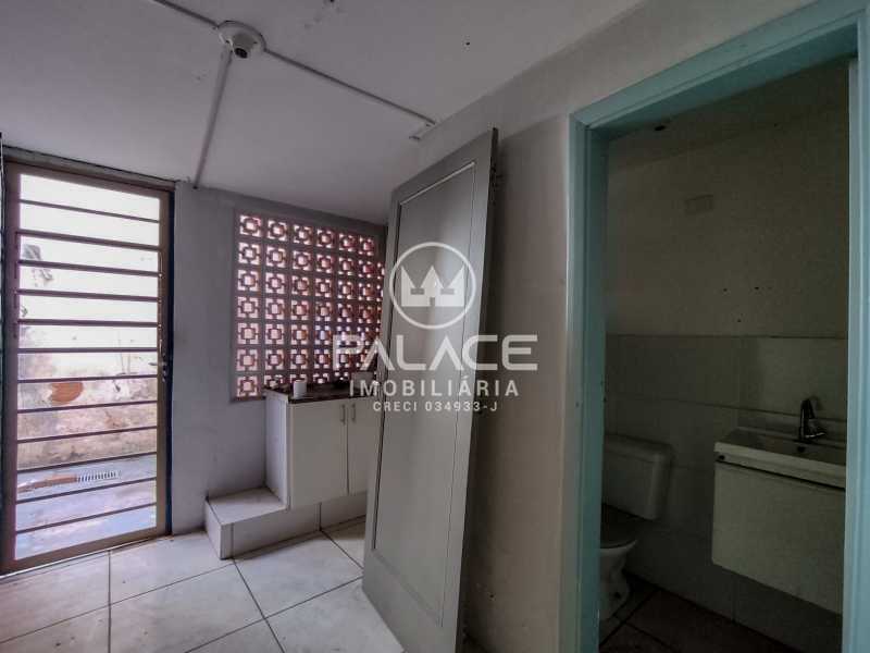 Casa Comercial para alugar com 3 quartos, 169m² - Foto 24
