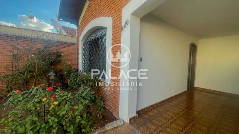 Casa para alugar com 3 quartos, 150m² - Foto 1