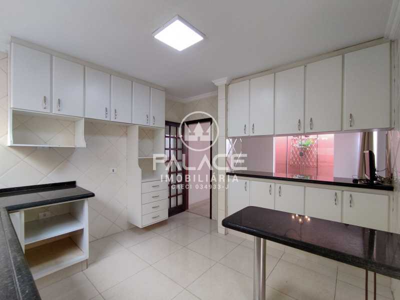 Casa para alugar com 5 quartos, 227m² - Foto 11