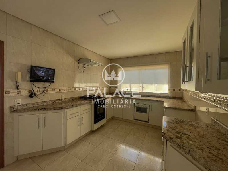 Casa à venda e aluguel com 4 quartos, 240m² - Foto 11