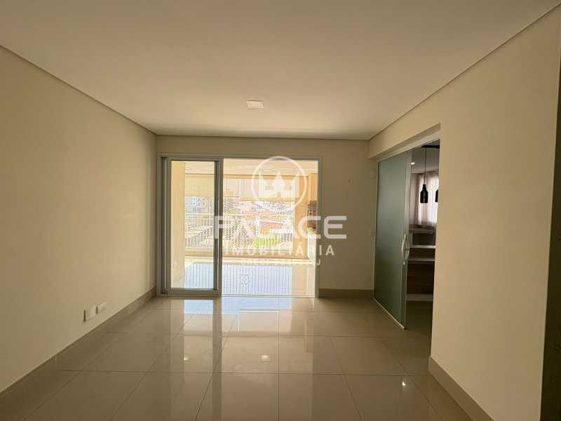 Apartamento para alugar com 3 quartos, 131m² - Foto 2