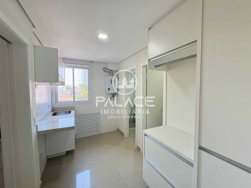 Apartamento para alugar com 3 quartos, 131m² - Foto 17
