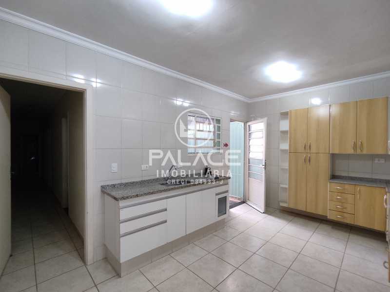 Casa para alugar com 3 quartos, 159m² - Foto 12