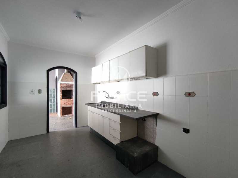 Casa para alugar com 4 quartos, 211m² - Foto 24