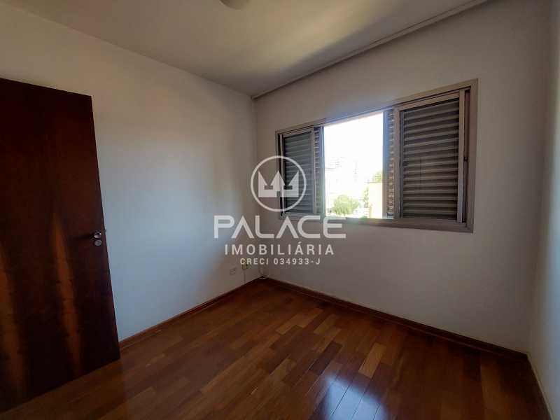 Apartamento para alugar com 3 quartos, 130m² - Foto 13