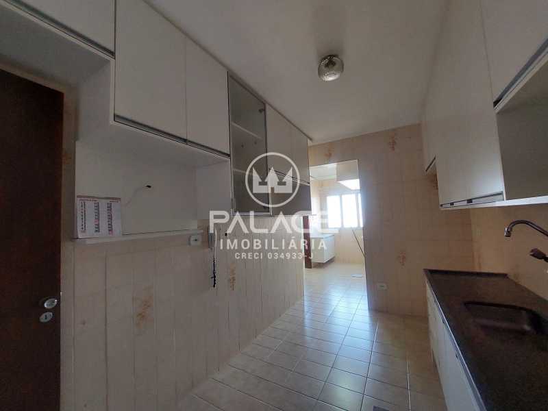 Apartamento para alugar com 3 quartos, 130m² - Foto 15