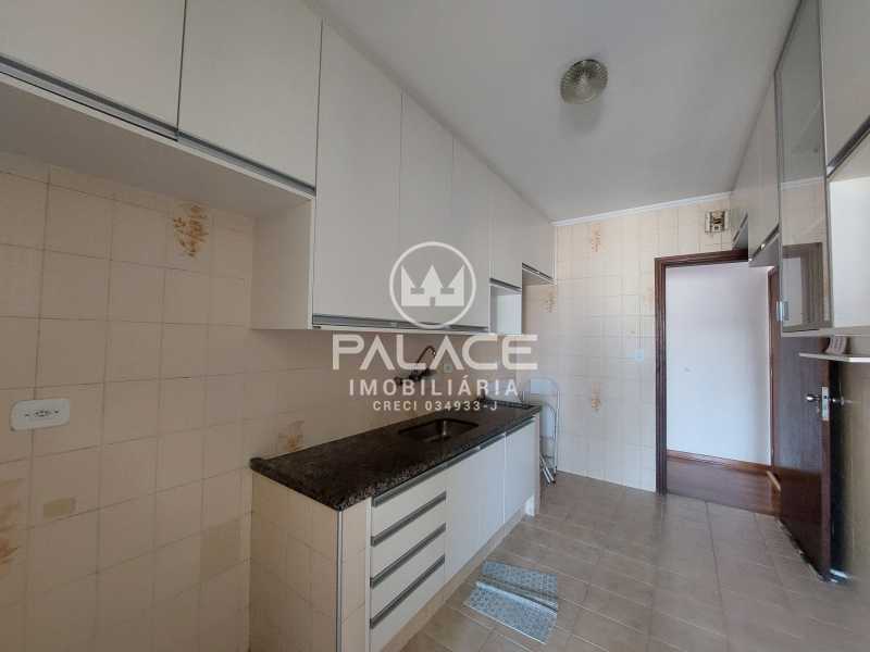 Apartamento para alugar com 3 quartos, 130m² - Foto 16