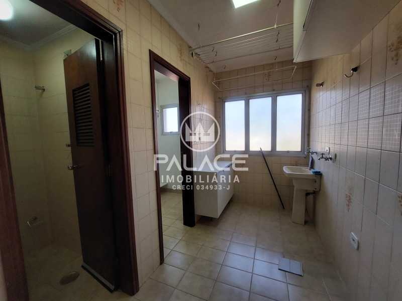 Apartamento para alugar com 3 quartos, 130m² - Foto 19