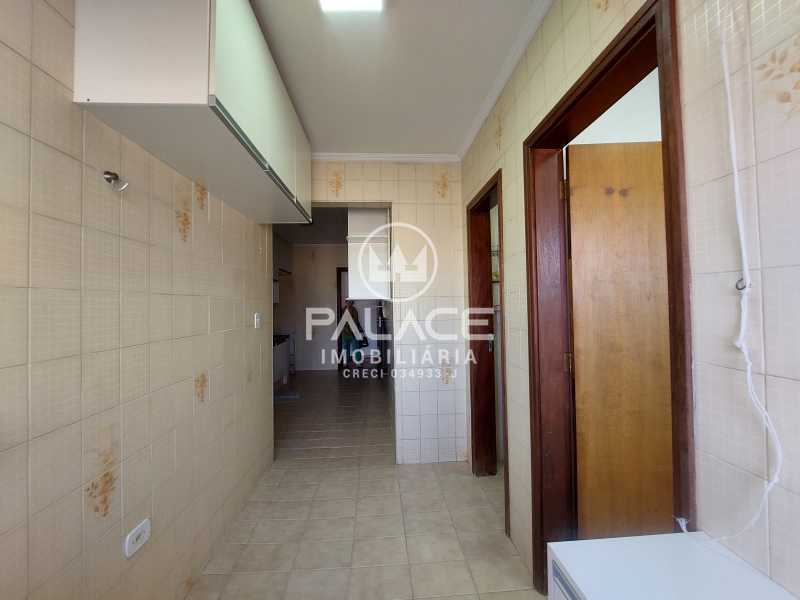 Apartamento para alugar com 3 quartos, 130m² - Foto 17