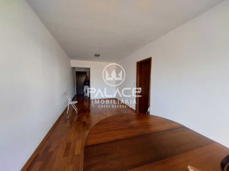 Apartamento para alugar com 3 quartos, 130m² - Foto 2