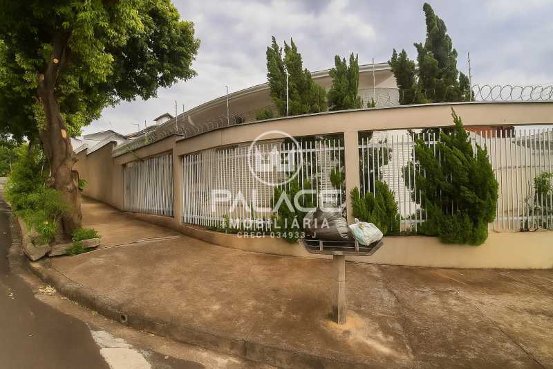 Casa, 3 quartos, 215 m² - Foto 1