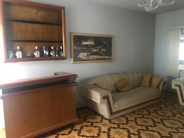 Casa à venda com 4 quartos, 250m² - Foto 2