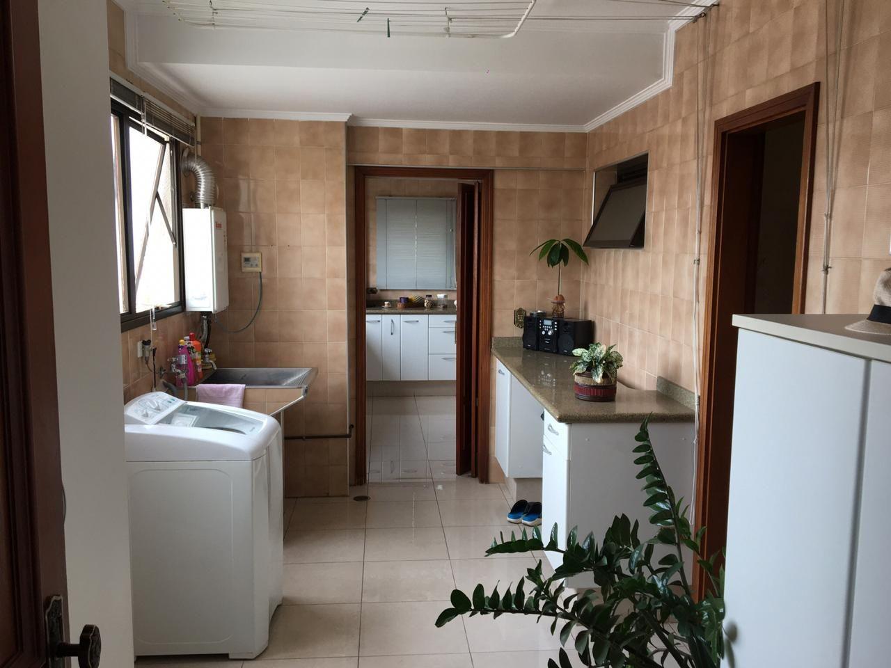 Apartamento à venda com 3 quartos, 240m² - Foto 2