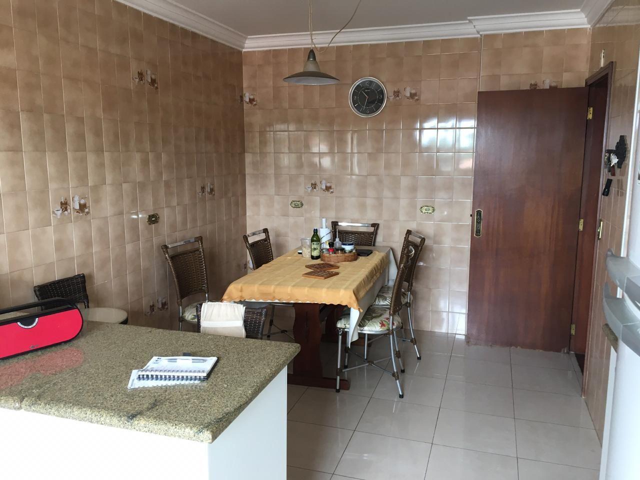 Apartamento à venda com 3 quartos, 240m² - Foto 3