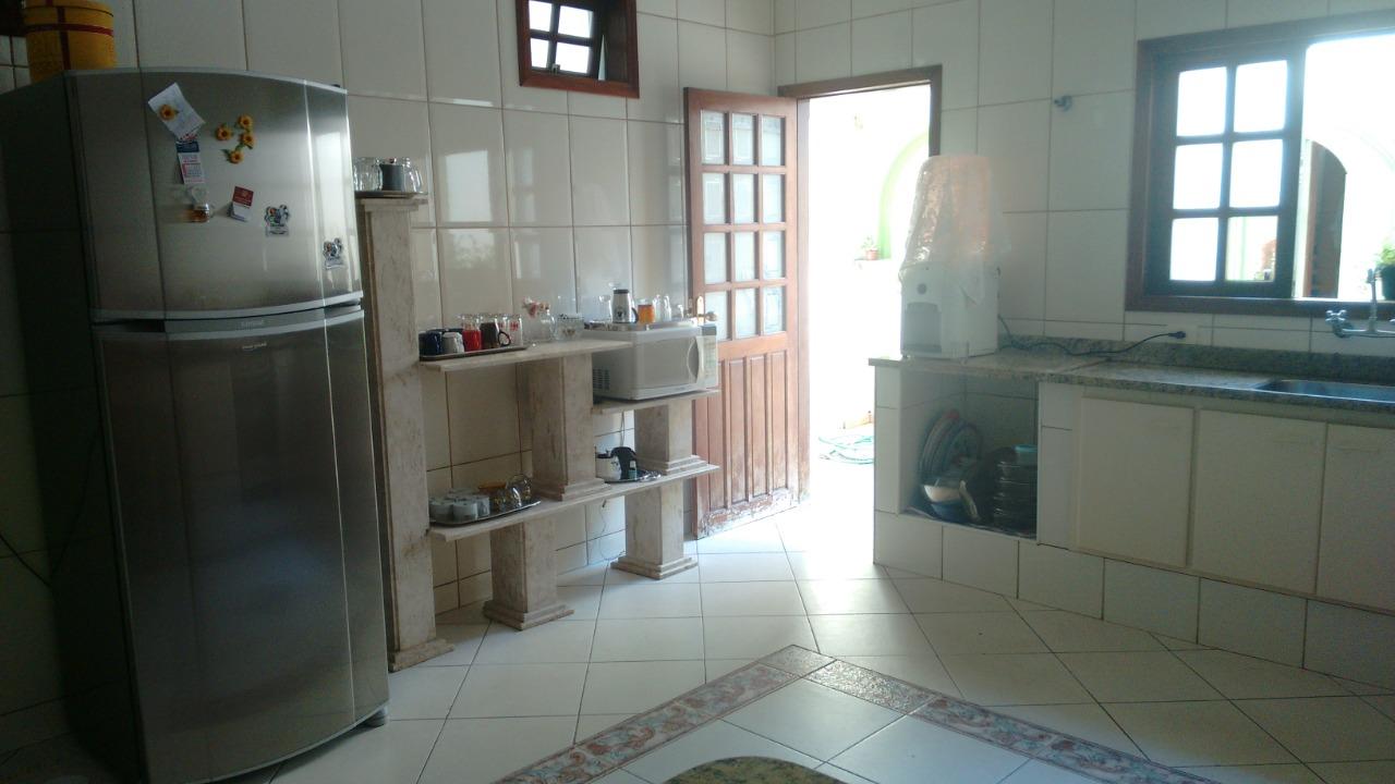 Casa à venda com 3 quartos, 240m² - Foto 11