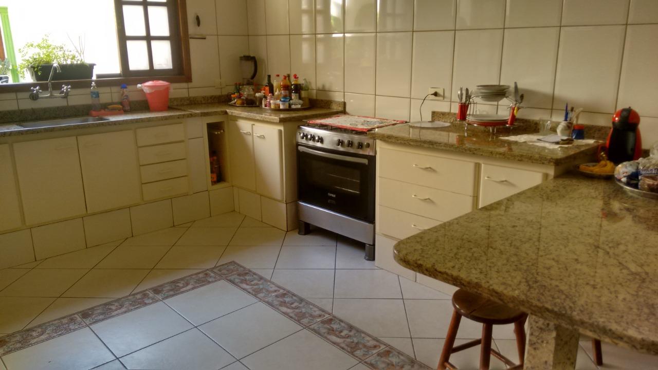 Casa à venda com 3 quartos, 240m² - Foto 4