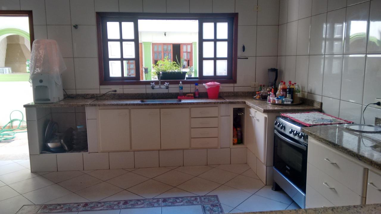 Casa à venda com 3 quartos, 240m² - Foto 5