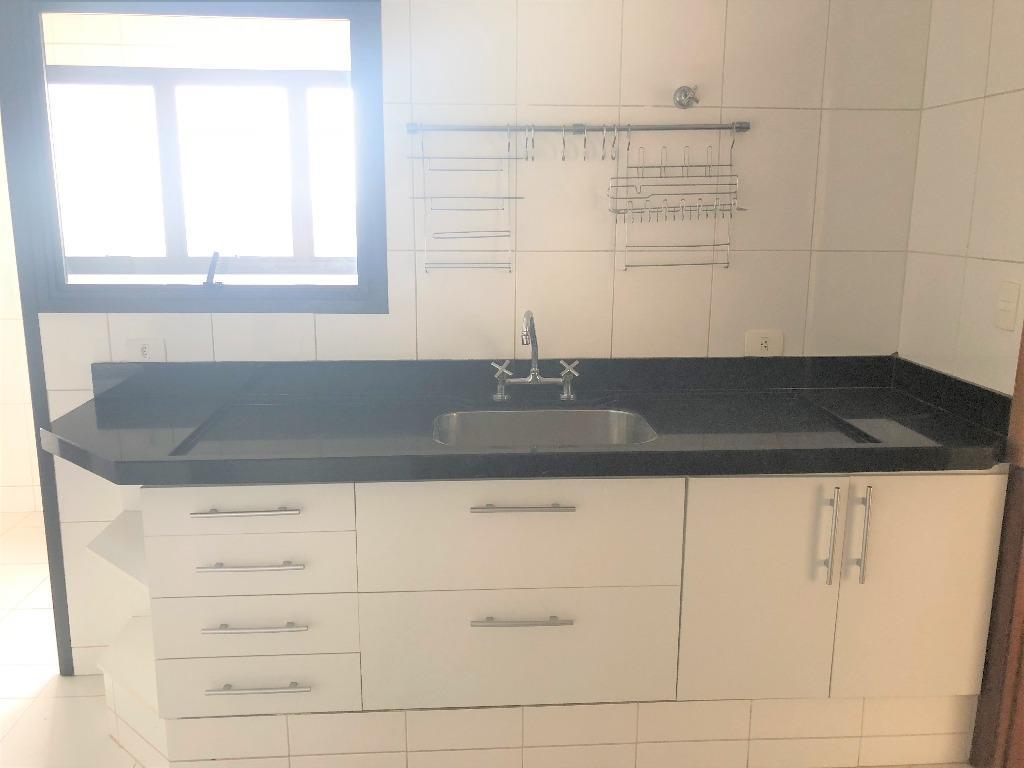 Apartamento à venda com 3 quartos, 136m² - Foto 10