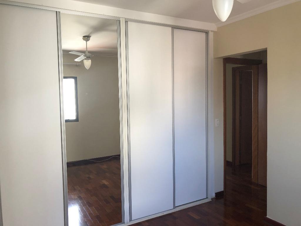 Apartamento à venda com 3 quartos, 136m² - Foto 27