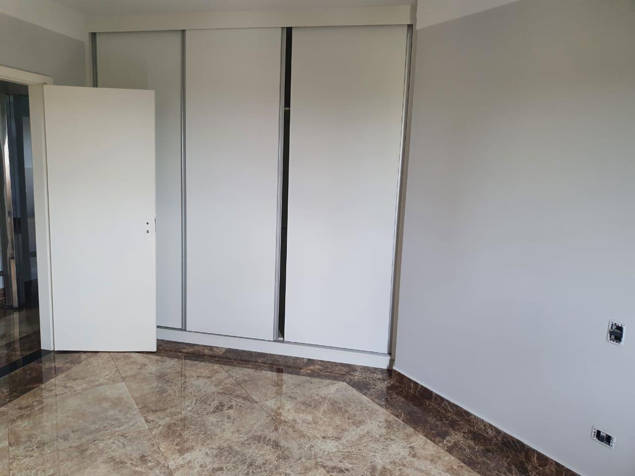 Apartamento à venda com 3 quartos, 157m² - Foto 4