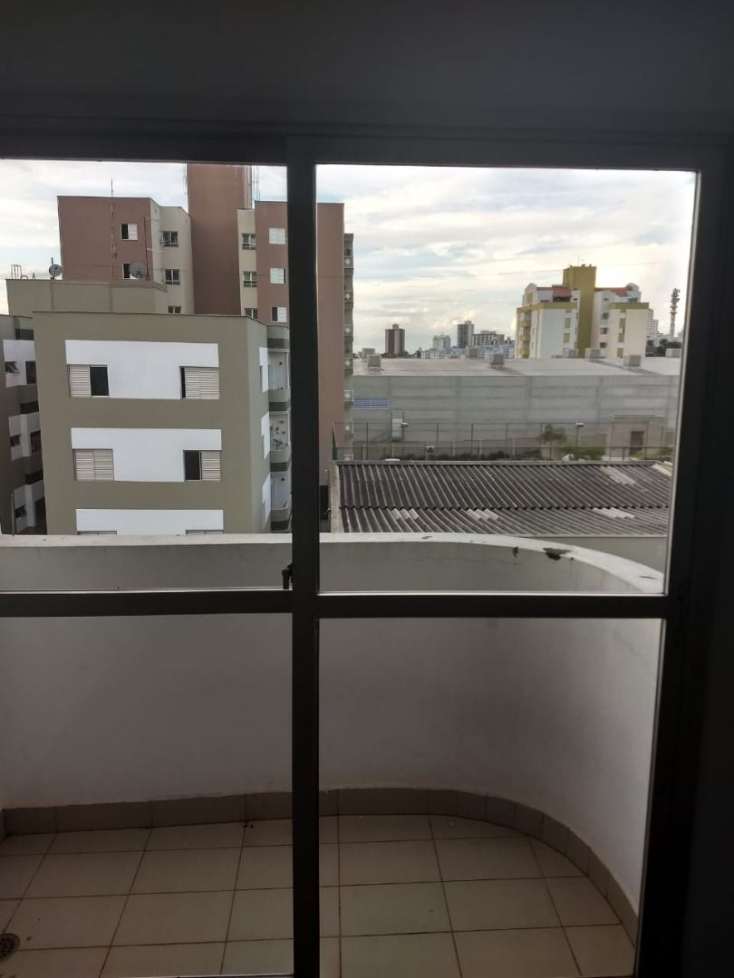 Apartamento à venda com 3 quartos, 76m² - Foto 4