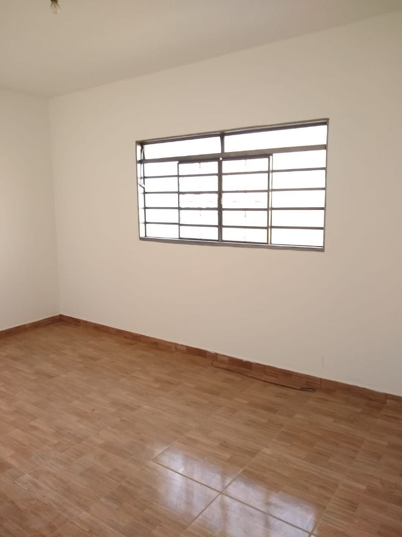 Casa para alugar com 3 quartos, 100m² - Foto 2