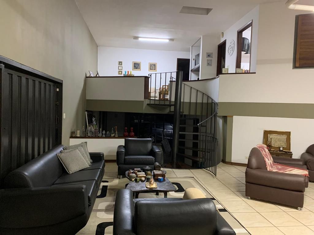 Casa à venda com 3 quartos, 365m² - Foto 1