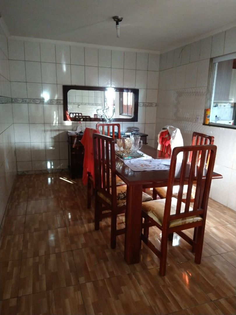 Casa à venda com 3 quartos, 180m² - Foto 1