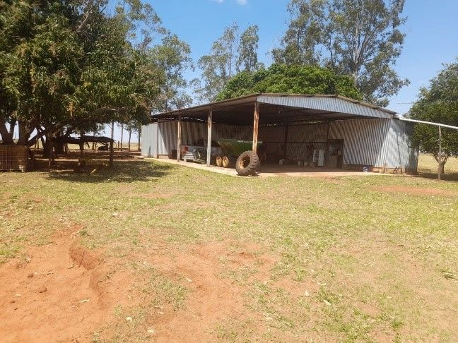 Fazenda à venda com 5 quartos, 2400m² - Foto 1