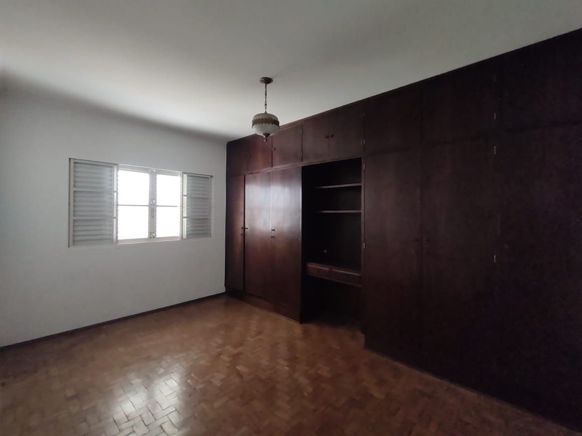 Casa Comercial para alugar com 3 quartos, 219m² - Foto 11