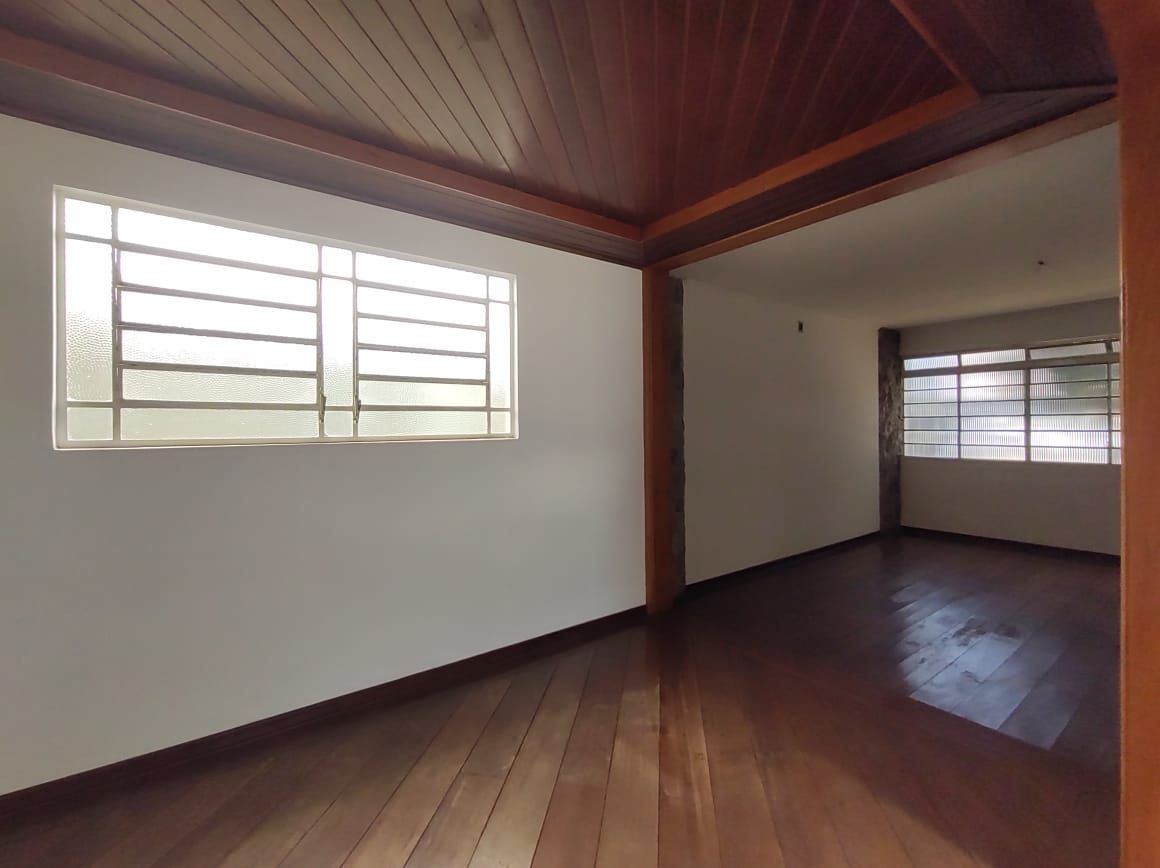 Casa Comercial para alugar com 3 quartos, 219m² - Foto 6